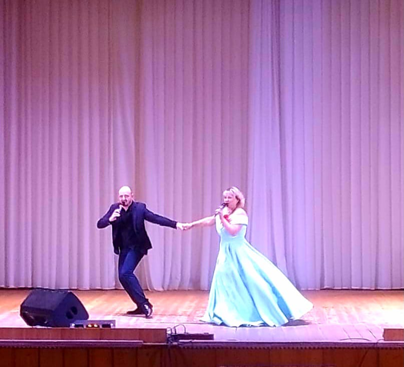 Елена Сафронова и Сергей Князев выступили в «Березовой роще» Елена Сафронова и Сергей Князев выступили в «Березовой роще»